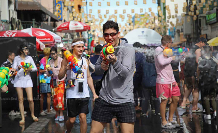 PM Thailand Hadiri Festival Songkran Bersama Ayahnya di Chiang Mai